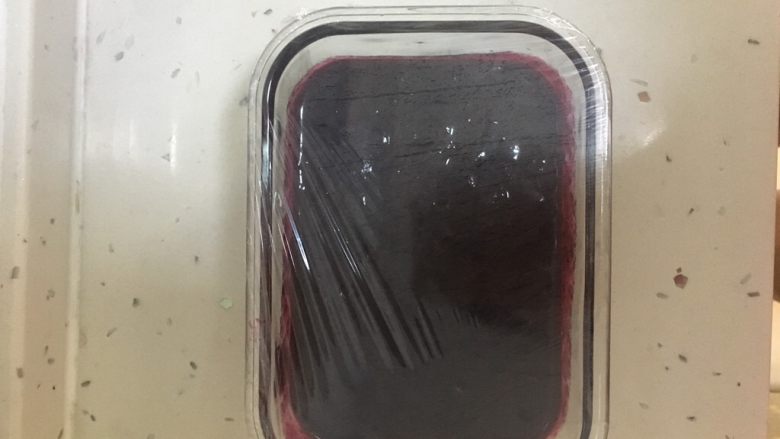 自制蓝莓酱,防止盖子不严，我加了一层保鲜膜，切记不要有水