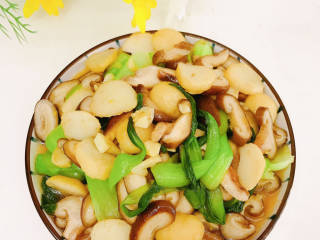 香菇炒上海青,出锅装盘