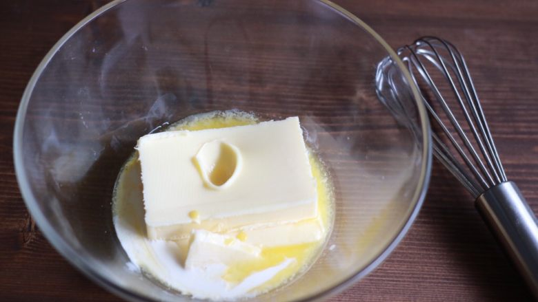 红茶奶酥吐司#面团的发酵之旅#,加入淡奶油