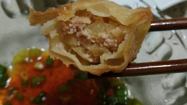 三宝手工水饺,成品图：土豆猪肉饺子
给个大特写吧…这个馅真得好吃！！