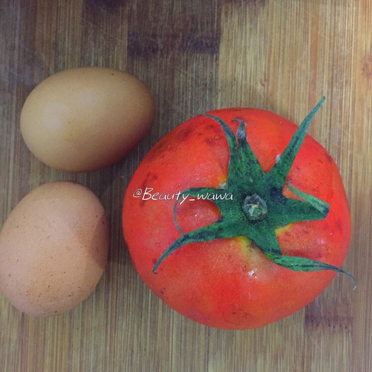 最考验厨艺的家常菜—番茄炒蛋,主材料如图