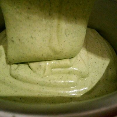 绿色美食+抹茶戚风蛋糕,搅拌好的面糊很顺滑，
