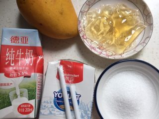芒果酸奶冻,准备食材