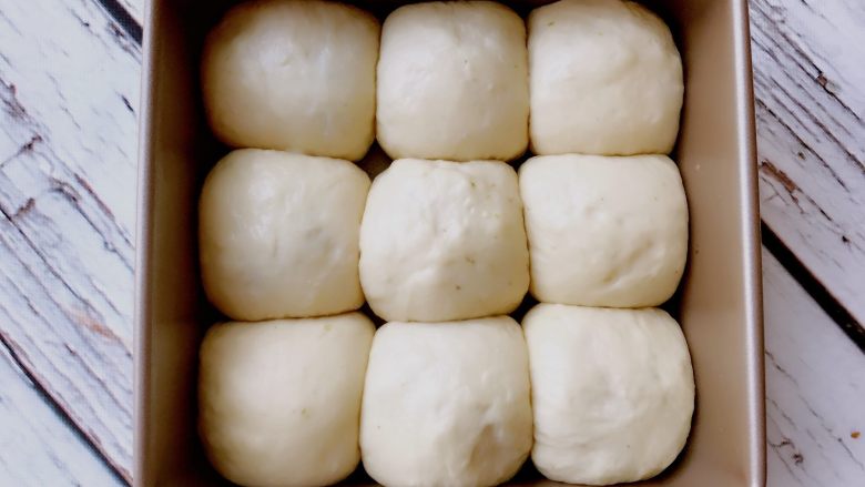 棉花糖小面包（夹馅版）,再次发酵至原来的两倍大。
