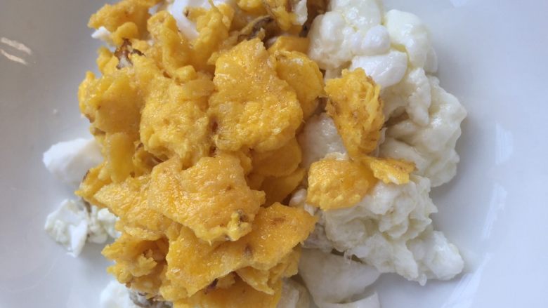 快手菜鲜香赛螃蟹（鸡蛋，咸蛋）,蛋黄蛋白是不是很像蟹黄和蟹肉啊