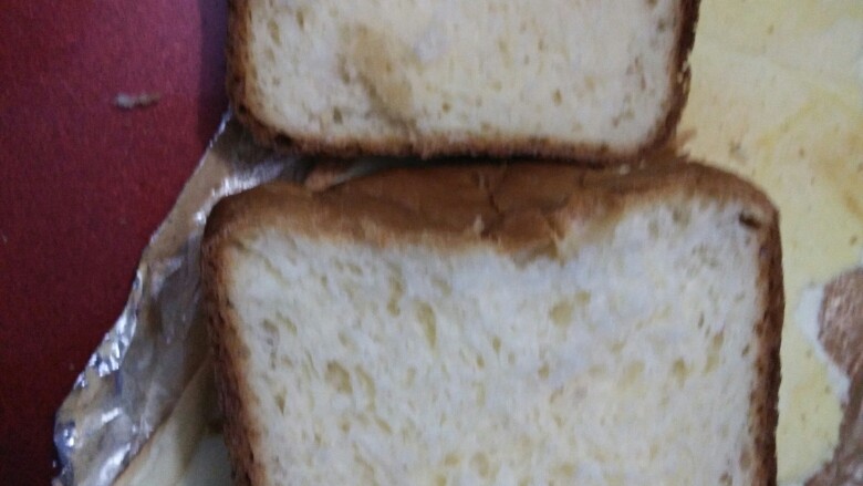 面包机做面包🍞（炒鸡简单的用料）,味道还是不错的呢