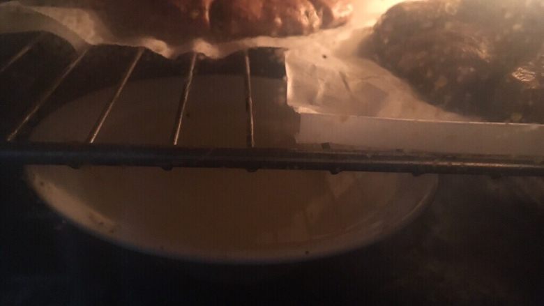 全麦山丘曼陀罗,烤箱发酵功能约50分钟左右，并放入一碗开水增加湿度