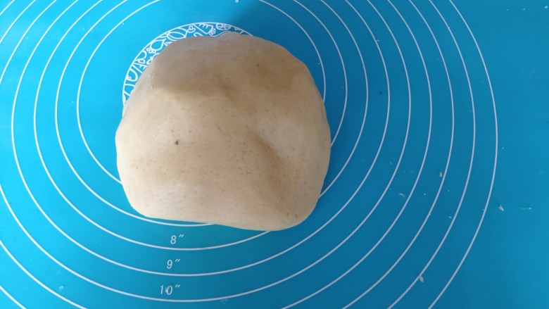 樱花曲奇饼干,放在硅胶垫上面醒10分钟左右，烤箱200度预热10分钟。