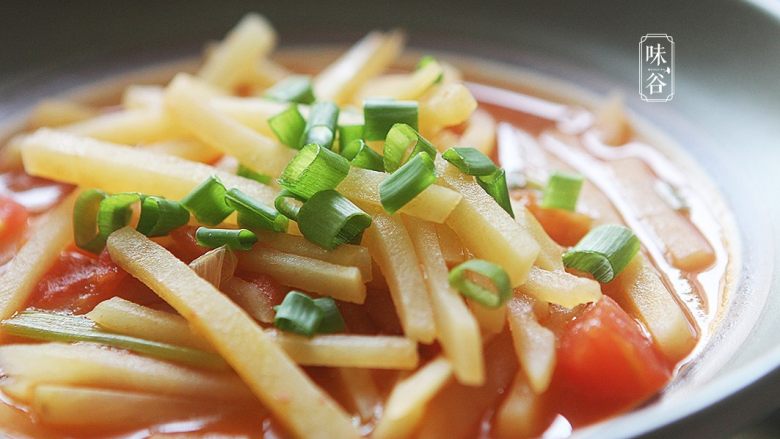 酸爽下饭的茄汁土豆丝,习惯性来张特写，诱惑下亲们的味觉！
