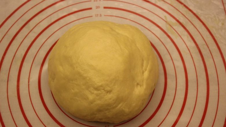 奶油面包（不用烤箱）,和好后，把它弄成一团