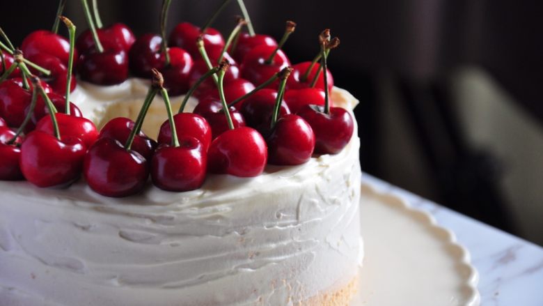 白天使蛋糕——快速消耗蛋白的蛋糕,天使蛋糕可以搭配奶油、水果或果酱食用。