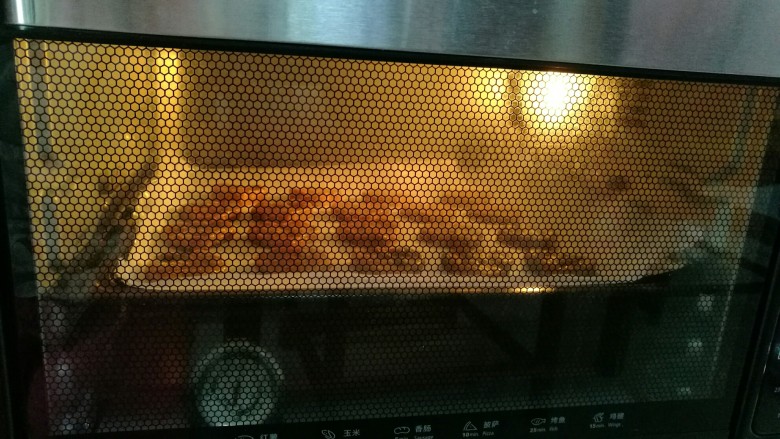 红糖燕麦葡萄饼,烤箱150度预热，中层烤20分钟左右即可。