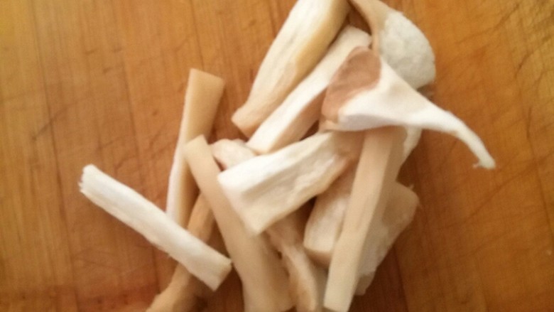 菌菇豆腐,切段撕条