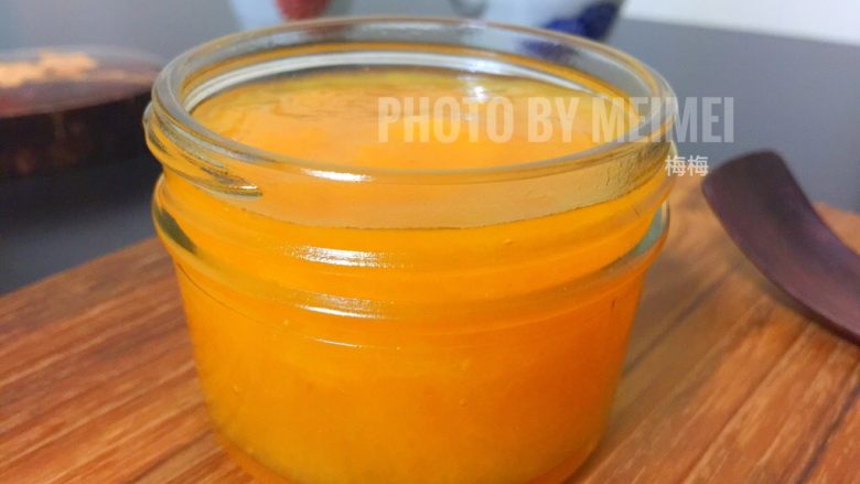 杏酱,6.器皿开水烫一下杀菌，杏酱装入瓶中盖紧瓶盖后倒扣密即可封