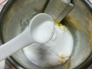 柠檬饼干,将糖粉、盐放入。