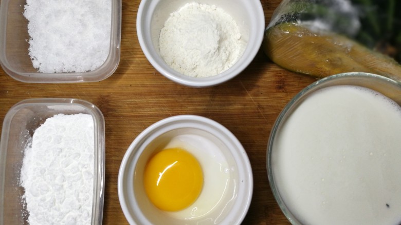 低卡南瓜蛋糕卷(内附无油低卡南瓜卡仕达酱做法),先来做南瓜卡仕达酱。这次酱用的全蛋，方法也比较简单。