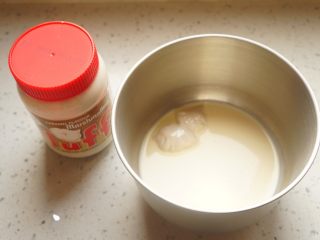 杯子裱花蛋糕,奶油加入液体棉花糖