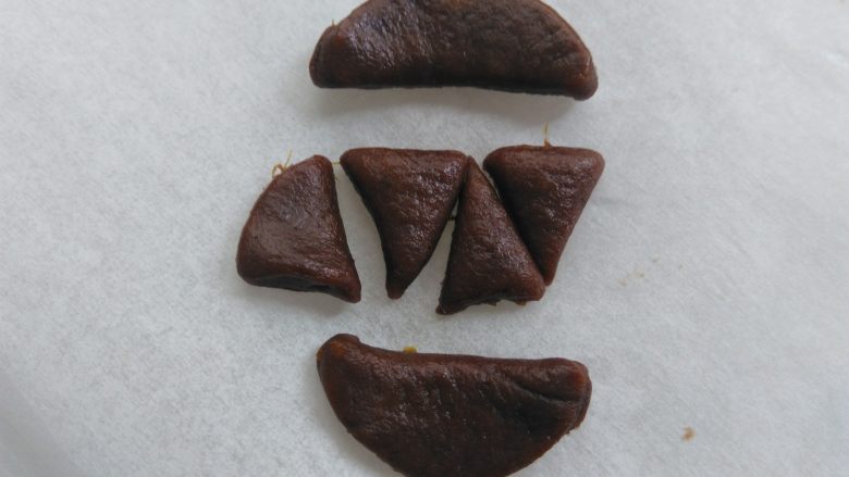万圣节不给糖就捣蛋——南瓜饼干,中间长条切成三角形做眼睛