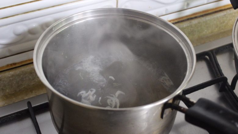 健康韩国泡菜汤,在水里煮10-15分钟