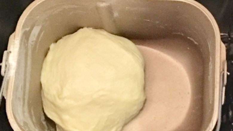 原味吐司,将中种面团原材一次性倒入面包机揉顺滑即可，不用揉出手膜，密封保存放冰箱冷藏发酵17小时以上。