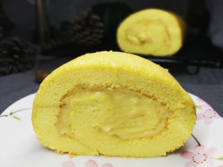 低卡南瓜蛋糕卷(内附无油低卡南瓜卡仕达酱做法),黄澄澄的蛋糕卷