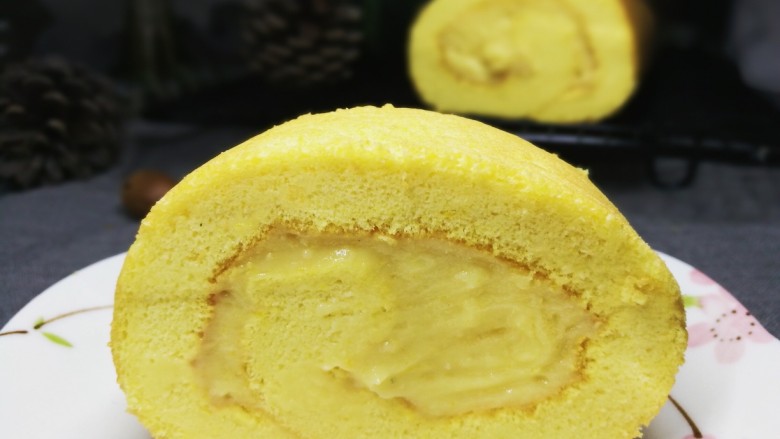 低卡南瓜蛋糕卷(内附无油低卡南瓜卡仕达酱做法),黄澄澄的蛋糕卷