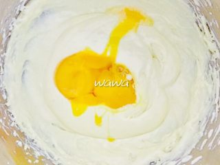 花样纸杯蛋糕
cupcake磅蛋糕版,继续加入蛋液，打至融合