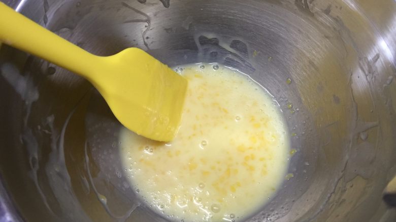 #吐司新吃法之六#岩烧奶酪片,隔热水融化，形成牛奶溶液