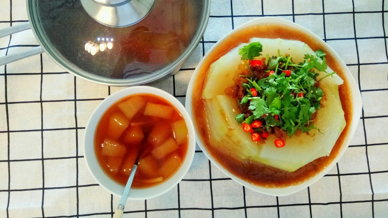 姜丝冬瓜暖胃茶,用冬瓜做的一餐，有汤，有菜。