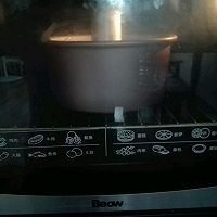 酸奶中空戚风蛋糕,烤箱预热，放入烤箱中下层，上下火120度55分钟（请根据自家烤箱实际温度操作）