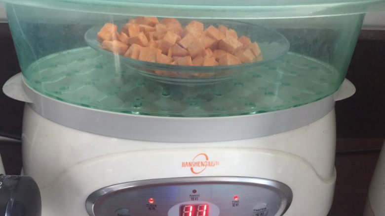 红薯蛋挞,放入蒸锅里蒸11分钟