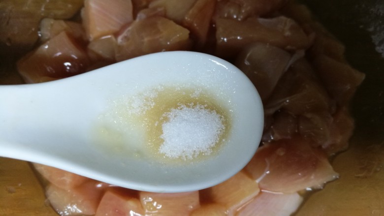 健康无油燕麦鸡米花,1/3勺盐（根据自己吃盐程度添加）