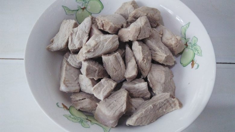 香酥猪肉蓉——宝宝辅食,肉块用清水洗干净