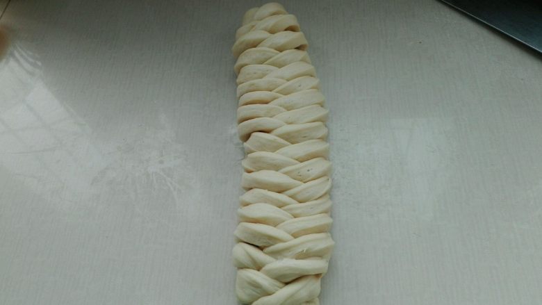 奶香蜜豆小土司,分别对应折叠编起来，如图