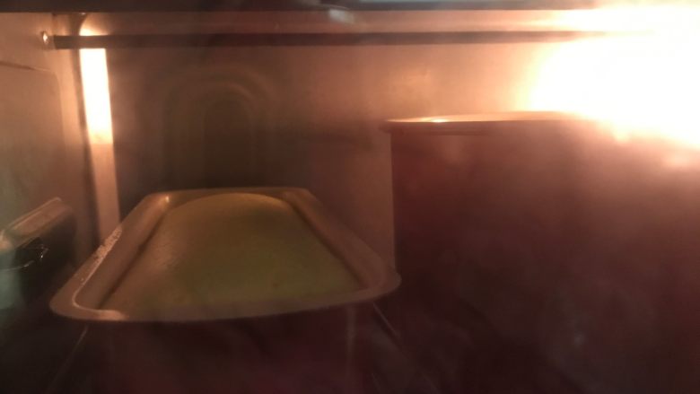 鱼之恋芝士蛋糕,水浴法，烤箱预热160度5分钟，烤60分钟后再焖20分钟。
