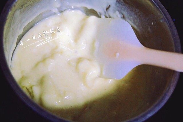 奶黄包, 慢慢在成型。