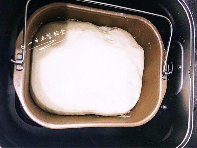 奶黄包,放温暖处进行发酵至2倍大，大约1小时。