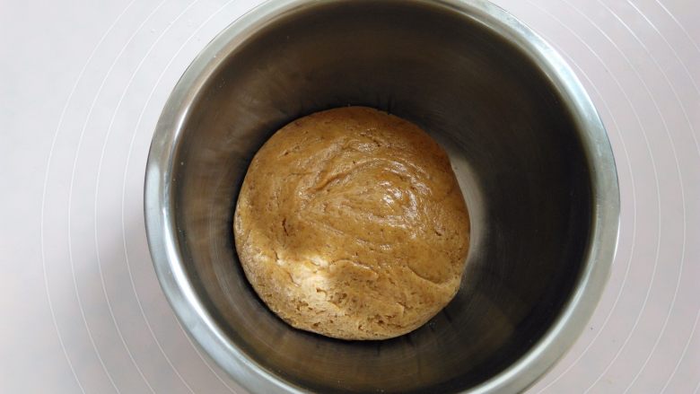 棉花糖淋酱饼干,把面粉和黄油糊充分混合成面团，室温下静置30分钟以上（不建议放冰箱冷藏）