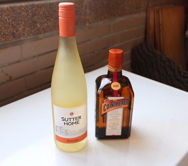 白酒荔枝果冻,这次的微甜白酒和40％君度橙酒。