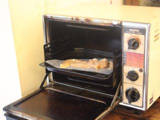 寿司卷：忙不代表不能健康,把选择的蛋白质烤好：我用力鸡胸肉，在200度的烤箱里烤了10分钟