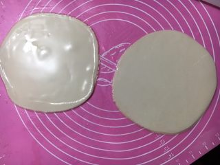 饺子皮版春饼,另一份也是同样制作完成