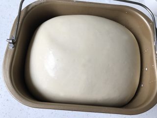 香葱培根芝士面包（咸香味）,发酵好的面团表面光滑