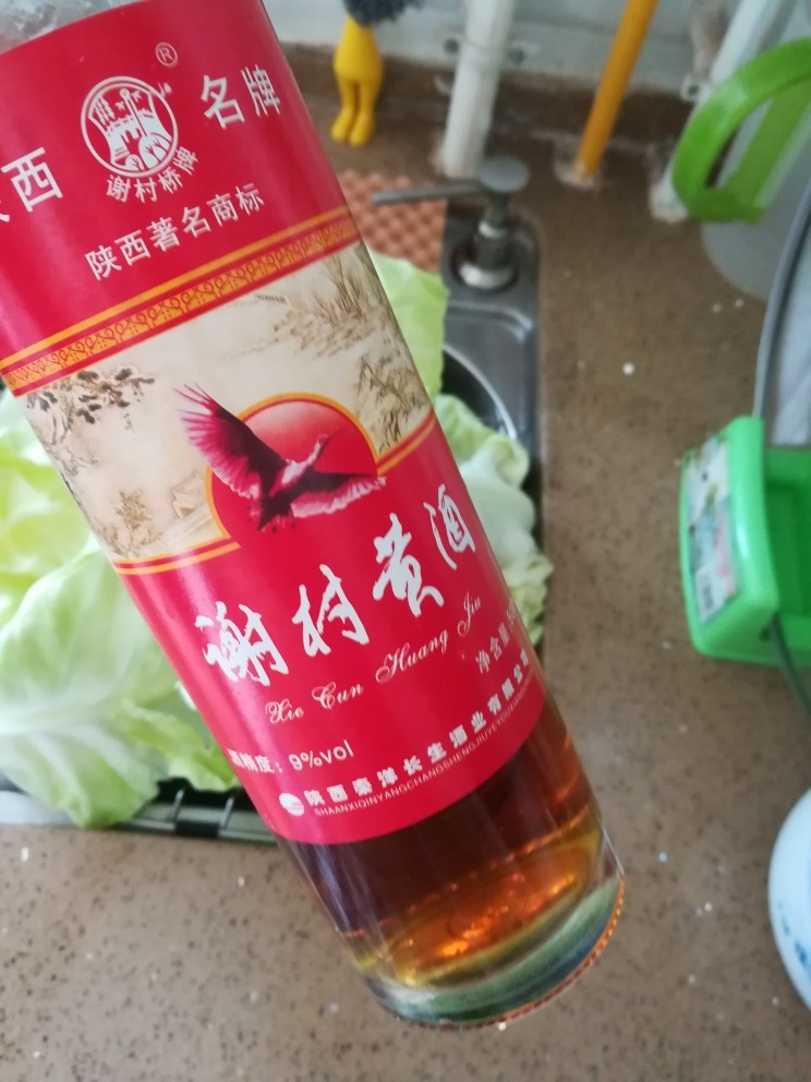 香菇土豆红烧肉,加入黄酒，普通<a style='color:red;display:inline-block;' href='/shicai/ 718'>料酒</a>也可以