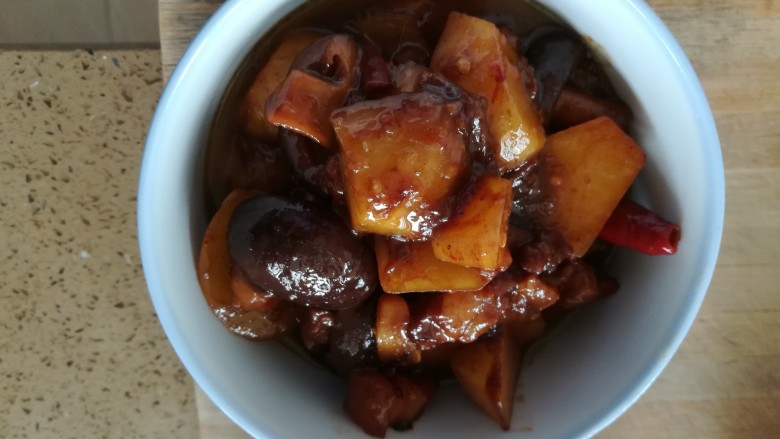 香菇土豆红烧肉,出锅