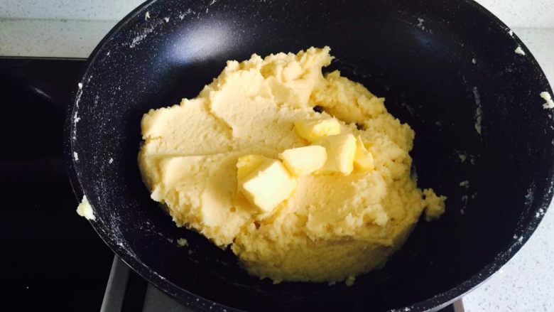 原味绿豆冰糕,放入第二次黄油继续炒到黄油融合到豆泥中