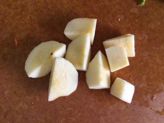 减肥排毒代餐果蔬汁,苹果去皮 去核切小块