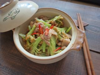 干锅菜花,喜欢吃辣的可以放些红椒
