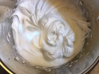 牛奶之恋《云朵香草冰淇淋》【冷饮】,蛋白完全打发！