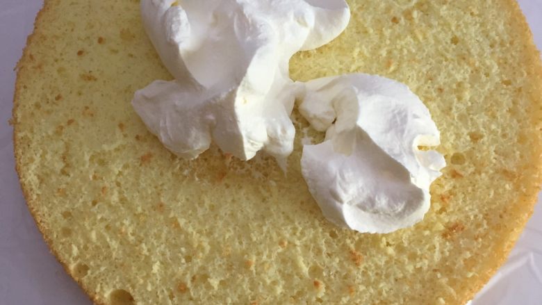 鲜花💐蛋糕,先抹第一层奶油