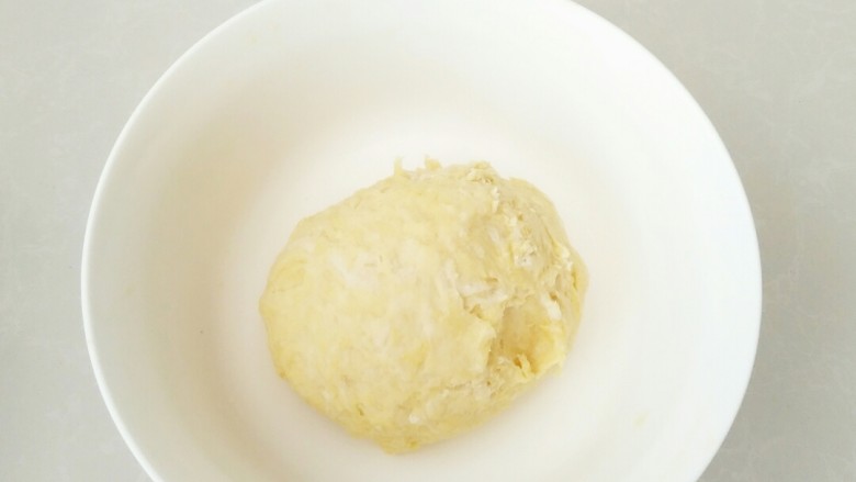 鸡蛋小布利,搅拌至干粉的状态。